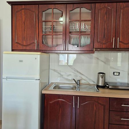 Vita Apartment - Spacious Garden And Balcony 5 Min To Beach & Center Ксамил Екстериор снимка