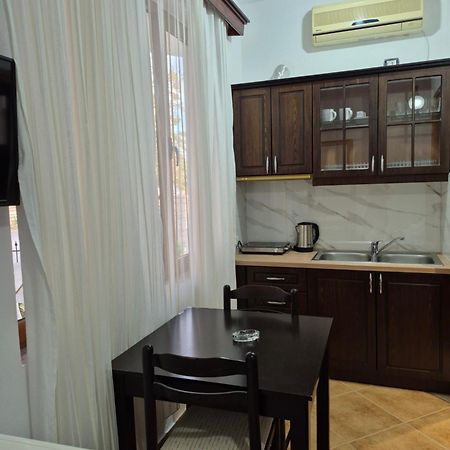 Vita Apartment - Spacious Garden And Balcony 5 Min To Beach & Center Ксамил Екстериор снимка