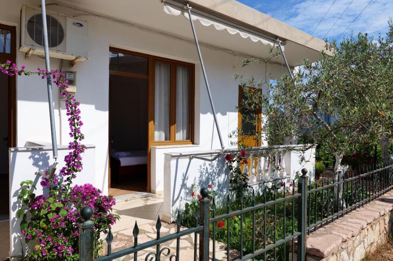 Vita Apartment - Spacious Garden And Balcony 5 Min To Beach & Center Ксамил Екстериор снимка