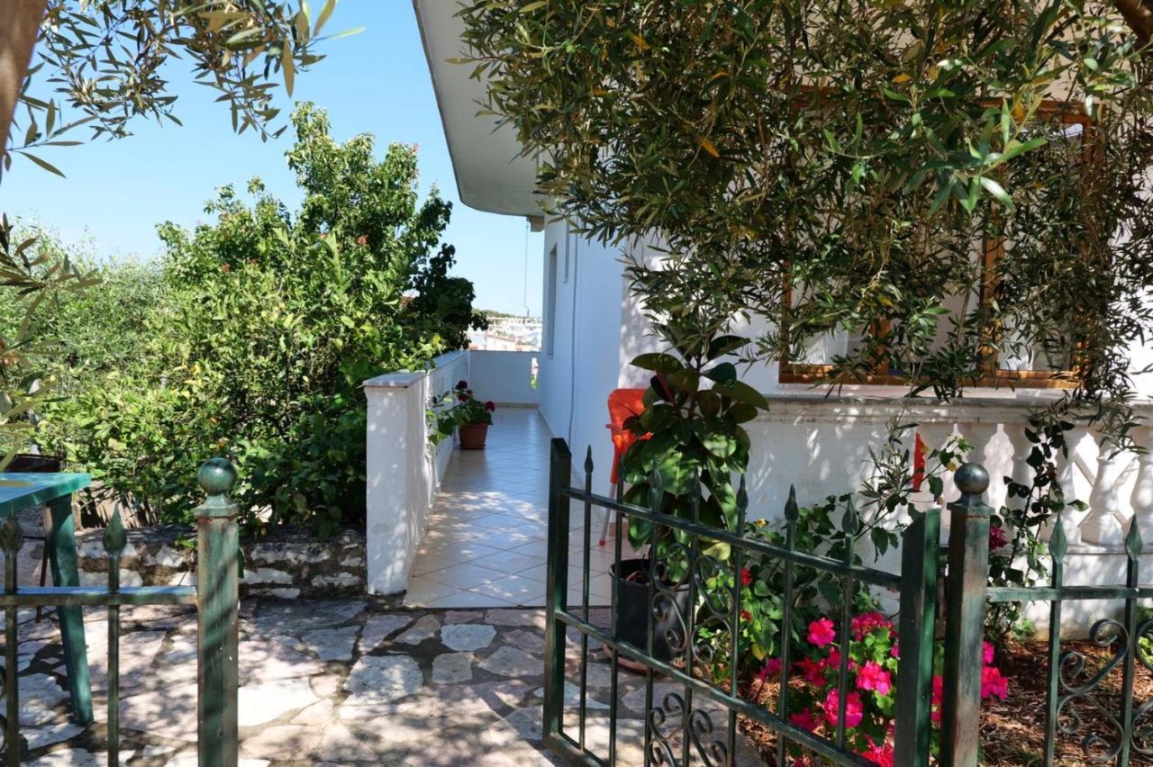 Vita Apartment - Spacious Garden And Balcony 5 Min To Beach & Center Ксамил Екстериор снимка
