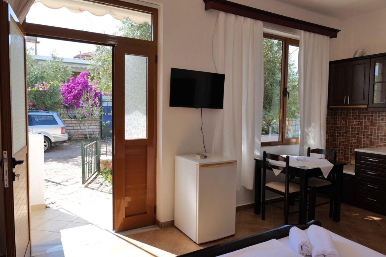 Vita Apartment - Spacious Garden And Balcony 5 Min To Beach & Center Ксамил Екстериор снимка