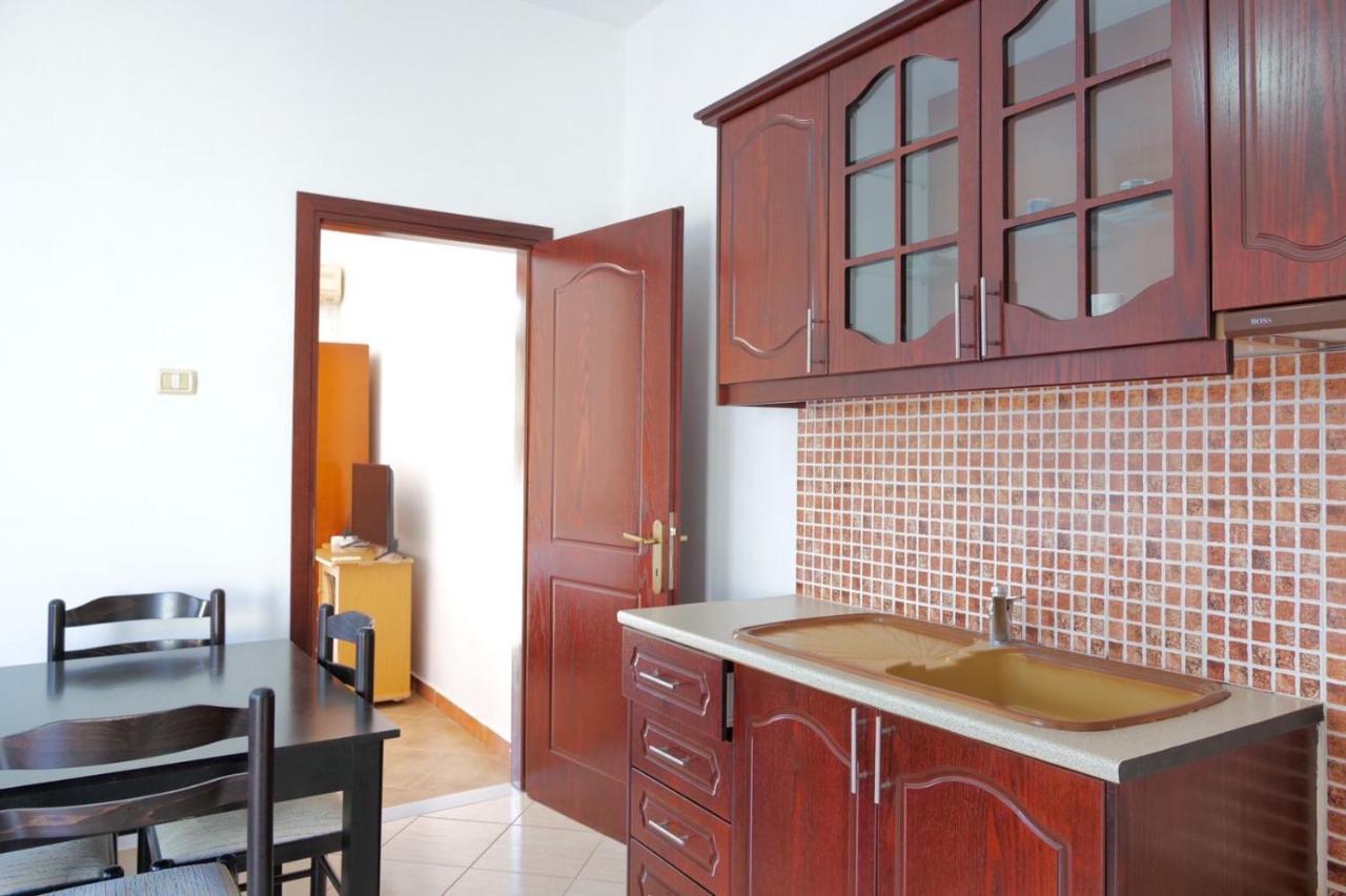 Vita Apartment - Spacious Garden And Balcony 5 Min To Beach & Center Ксамил Екстериор снимка