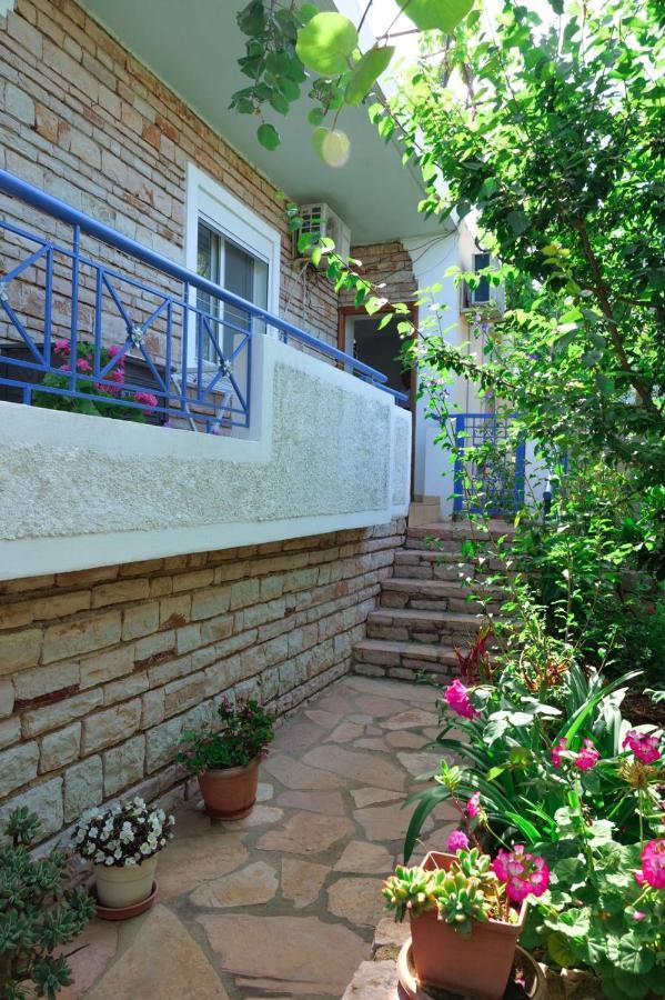 Vita Apartment - Spacious Garden And Balcony 5 Min To Beach & Center Ксамил Екстериор снимка