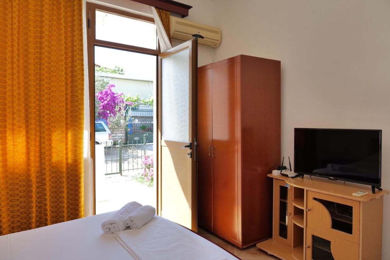 Vita Apartment - Spacious Garden And Balcony 5 Min To Beach & Center Ксамил Екстериор снимка