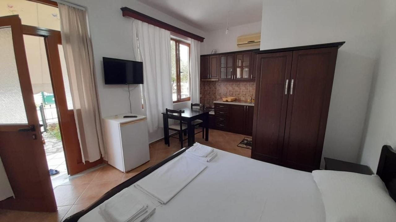 Vita Apartment - Spacious Garden And Balcony 5 Min To Beach & Center Ксамил Екстериор снимка
