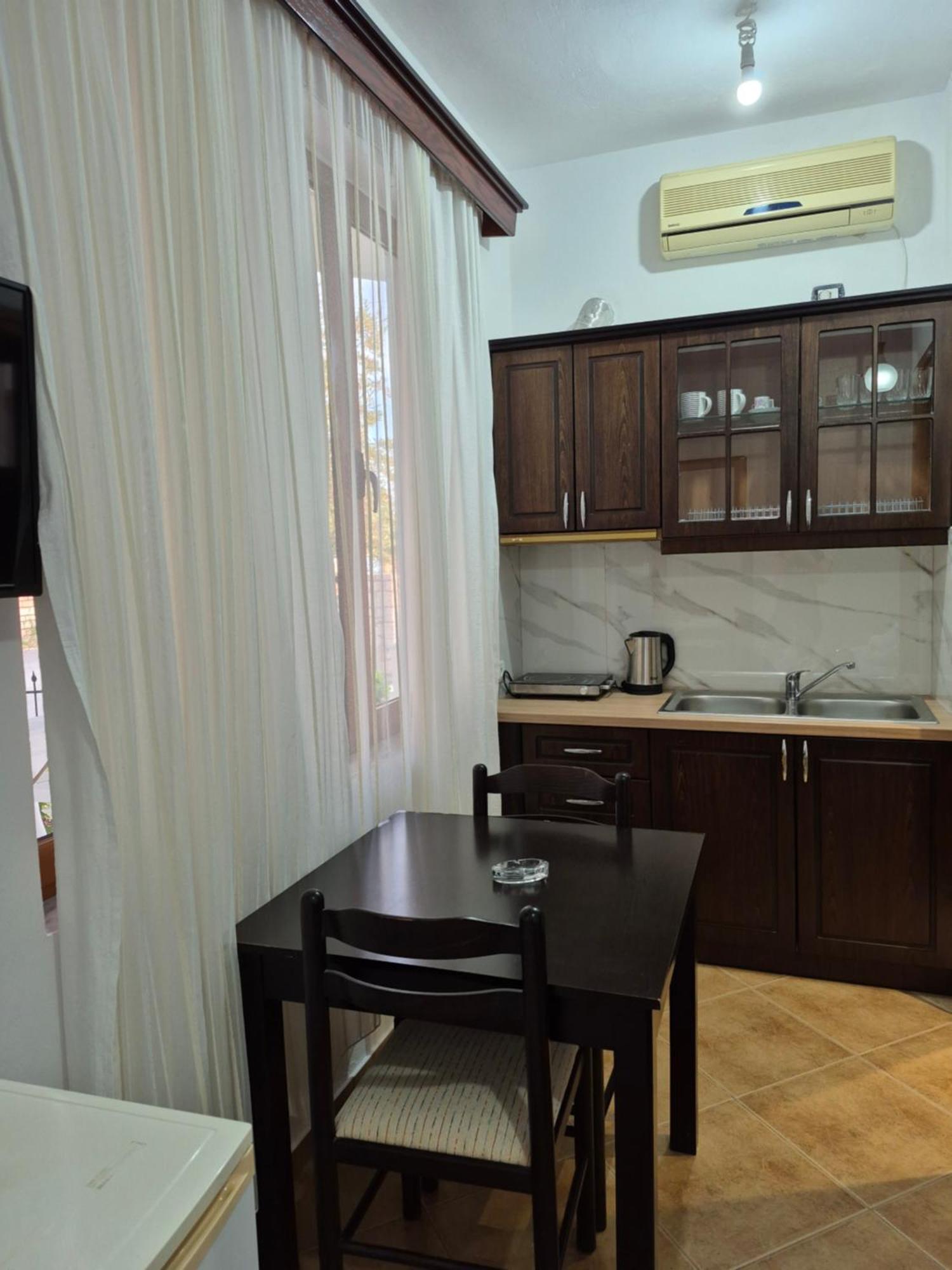 Vita Apartment - Spacious Garden And Balcony 5 Min To Beach & Center Ксамил Екстериор снимка
