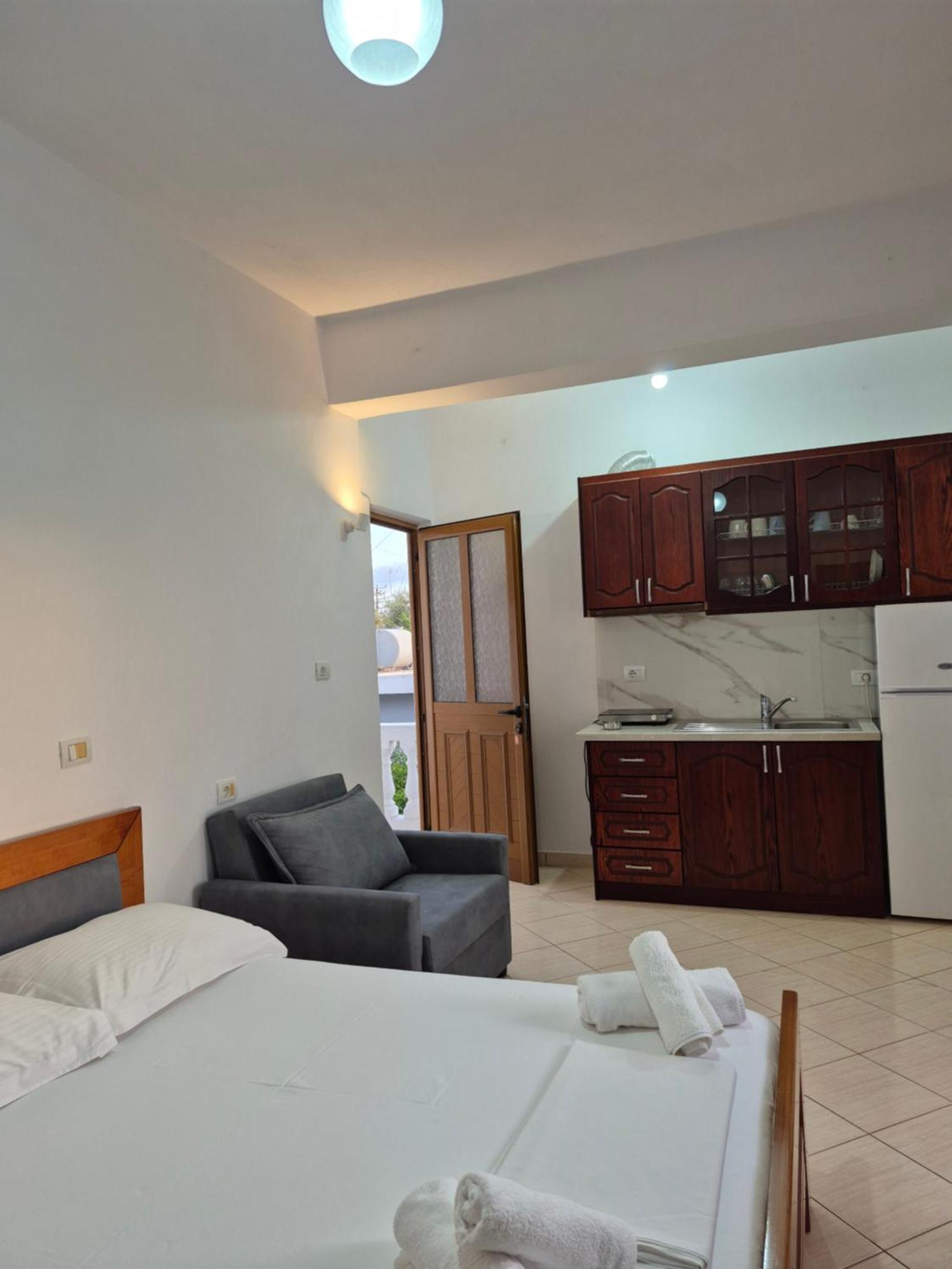 Vita Apartment - Spacious Garden And Balcony 5 Min To Beach & Center Ксамил Екстериор снимка