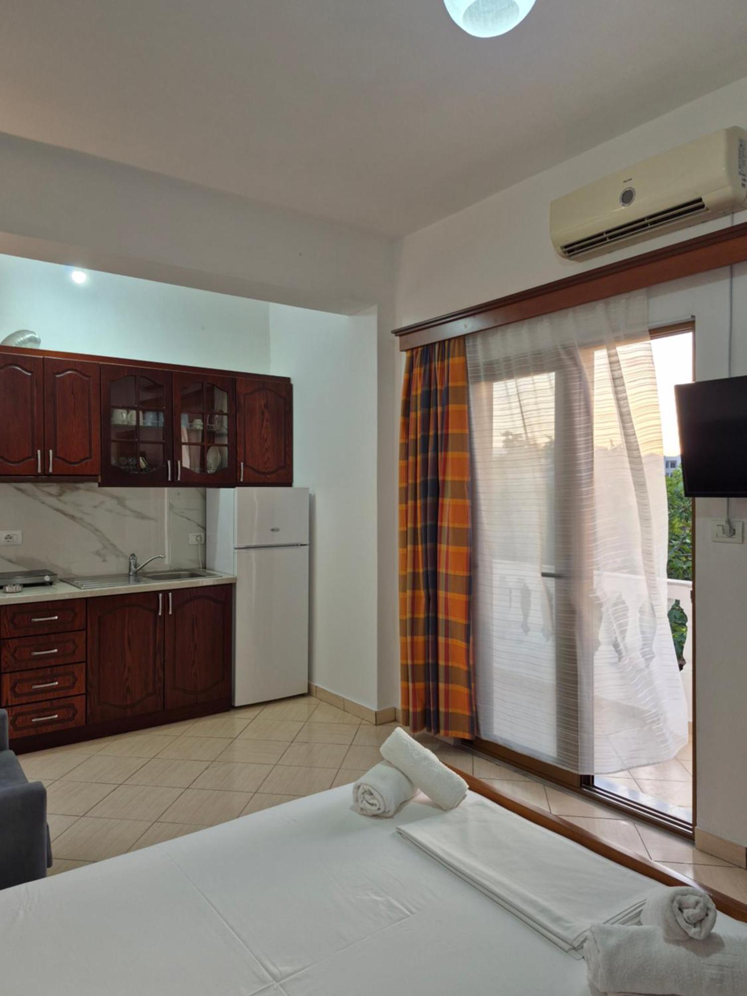 Vita Apartment - Spacious Garden And Balcony 5 Min To Beach & Center Ксамил Екстериор снимка