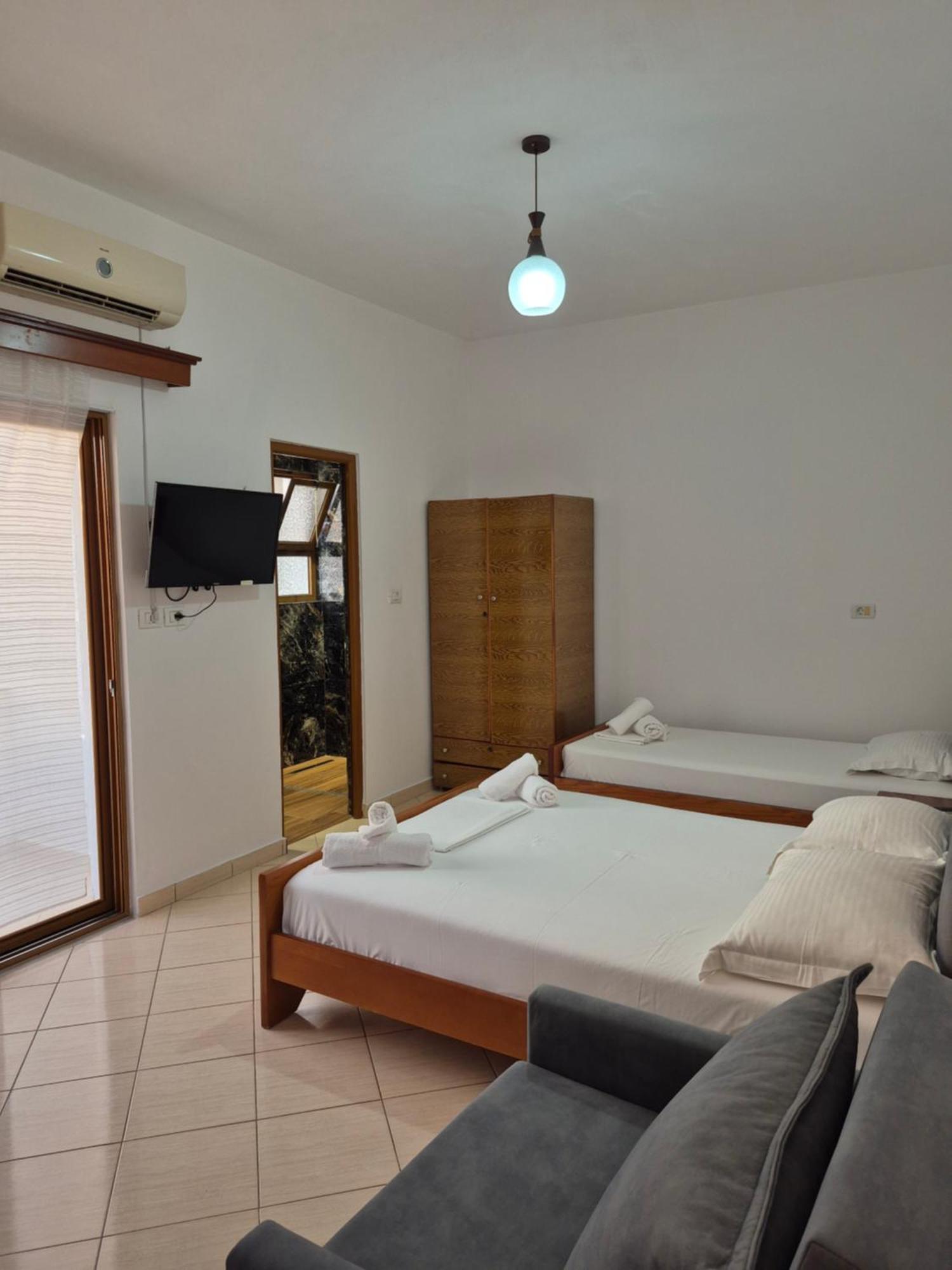 Vita Apartment - Spacious Garden And Balcony 5 Min To Beach & Center Ксамил Екстериор снимка