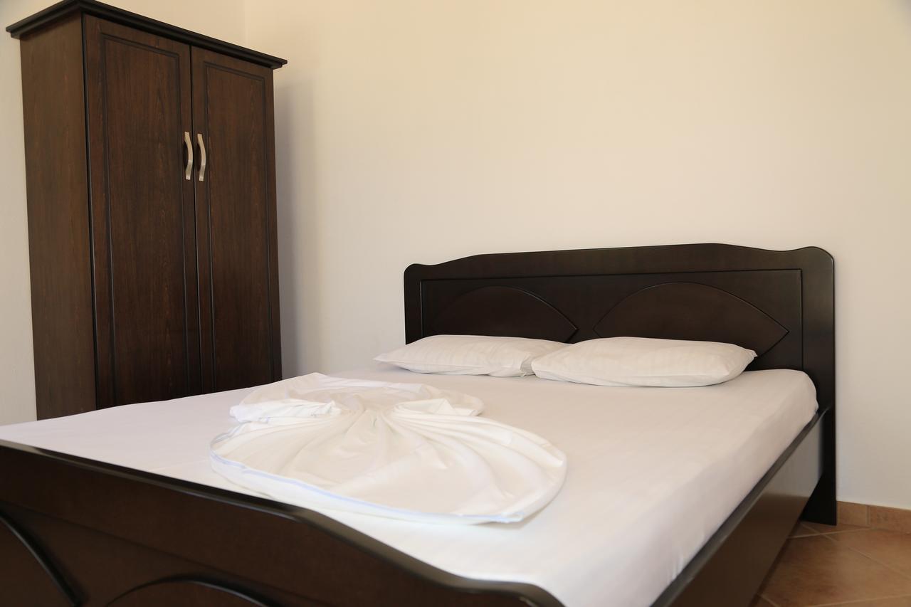 Vita Apartment - Spacious Garden And Balcony 5 Min To Beach & Center Ксамил Екстериор снимка